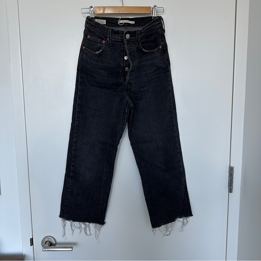 Levi’s Premium Ribcage Straight Ankle- Cropped, 27
